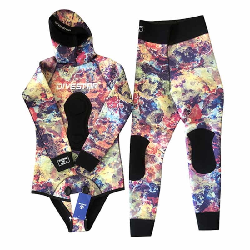 DIVESTAR 3mm Red Camo 2-Piece Open Cell Wetsuit